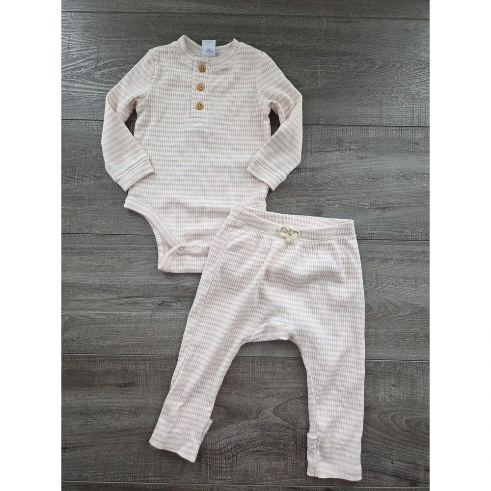 Old navy baby girl outfit‎ size 3-6 mos